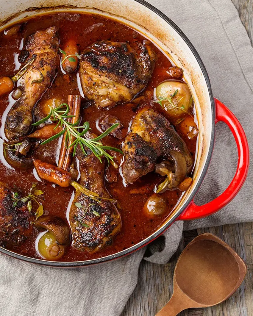 appelsiinilla-maustettu-coq-au-vin.webp