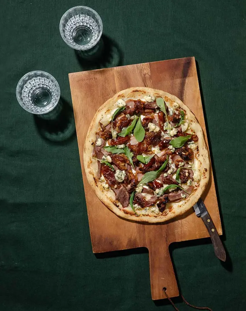 kinkku-viikunapizza-bianco.webp