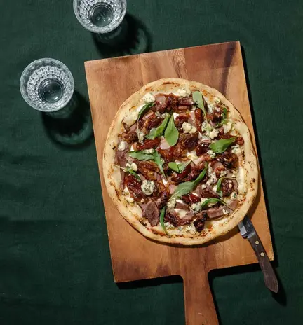 kinkku-viikunapizza-bianco.webp