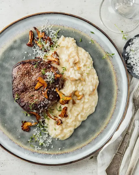 atria-mestari-heidin-sisafileepihvit-ja-kantarellirisotto.webp