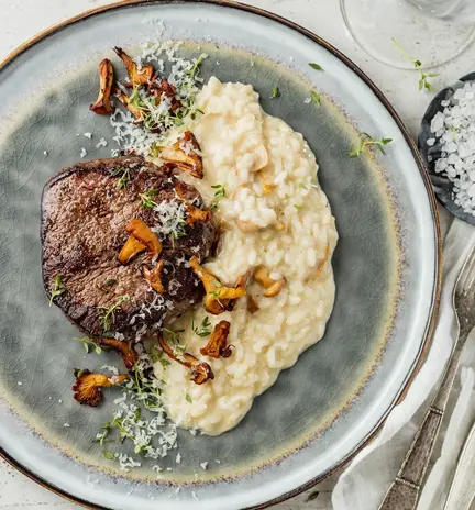 atria-mestari-heidin-sisafileepihvit-ja-kantarellirisotto.webp